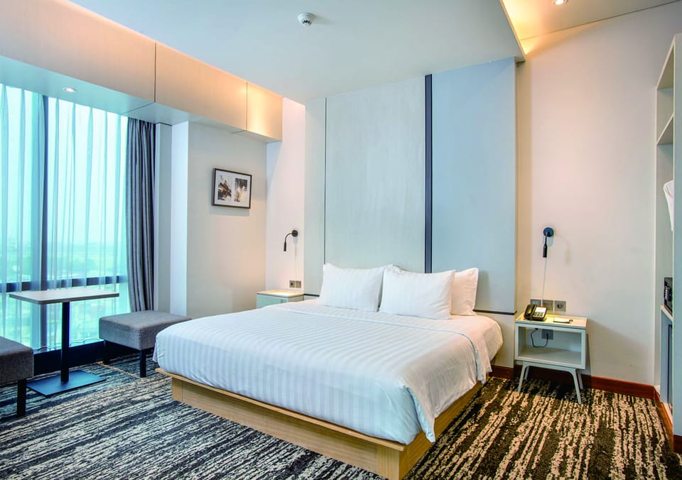Suite (SKY) | Soundproofing, iron/ironing board, free WiFi, bed sheets