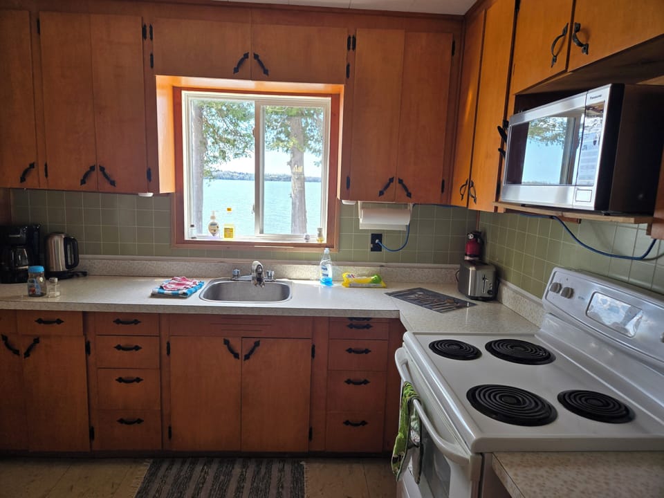 microwave,stove,toaster,coffee maker drip