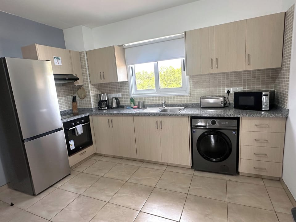 Comfort Apartment with Pool View | Private kitchen | Full-size fridge, microwave, oven, stovetop