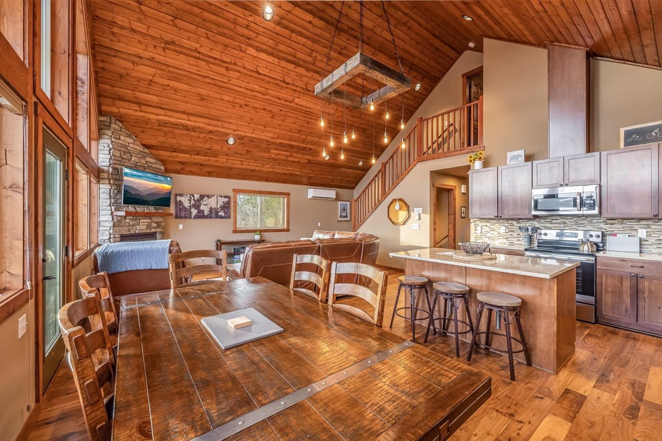 Amazing view of the dining area - fitted kitchen - great room