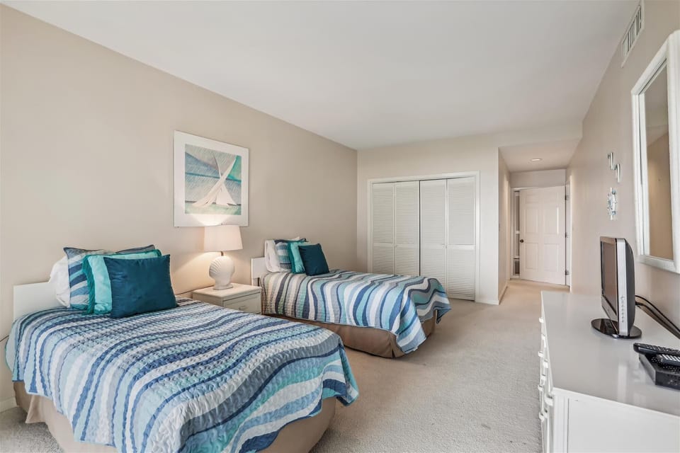 Guest Bedroom with Two Twin Beds at 1834 Beachside Tennis