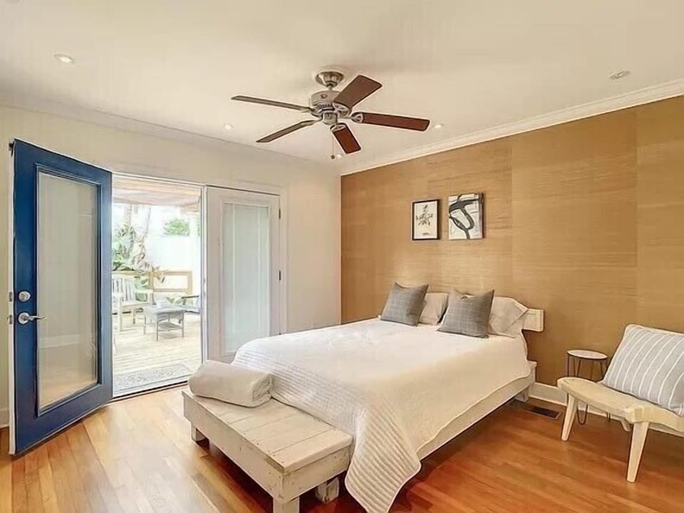 Bedroom 3 with Queen size bed