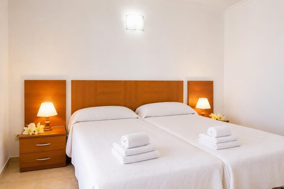 Twin bedroom