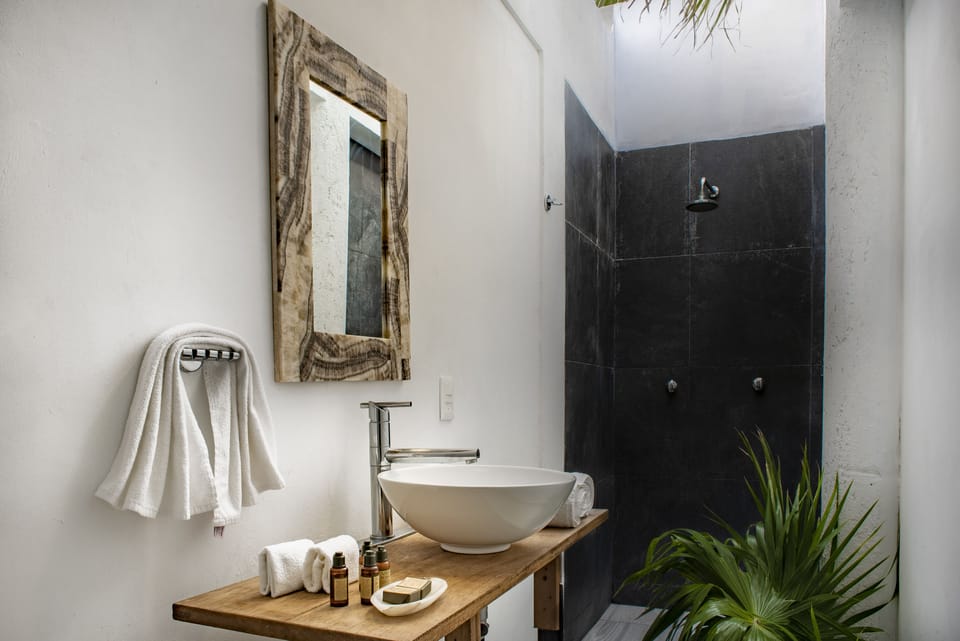 Signature Studio Suite | Bathroom | Shower, towels, soap, shampoo