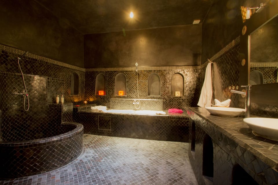 Executive Suite | Bathroom | Combined shower/tub, deep soaking tub, designer toiletries, hair dryer