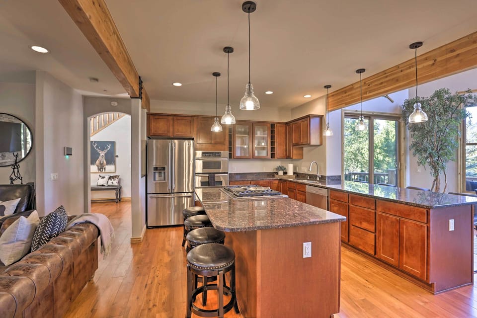 Kitchen | Fully Equipped | Coffee Maker/Grinder | Crock-Pot