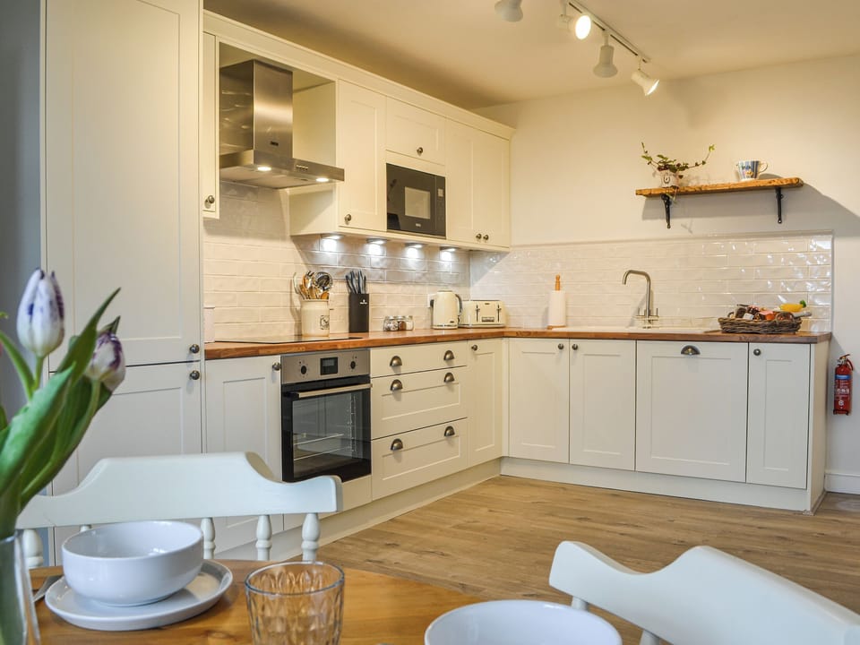 Kitchen | School Cottage - Old School Holidays, Gembling
