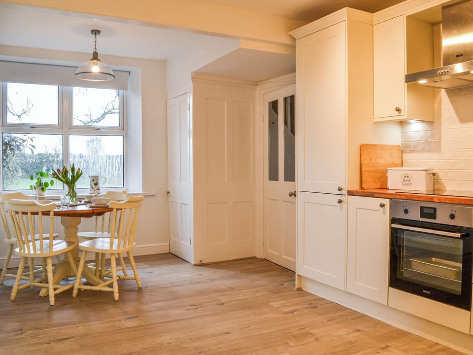 Kitchen | School Cottage - Old School Holidays, Gembling