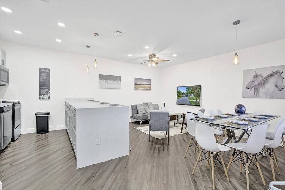 This kitchen is new. It was recently remodeled. It also has all the equipment you need. 