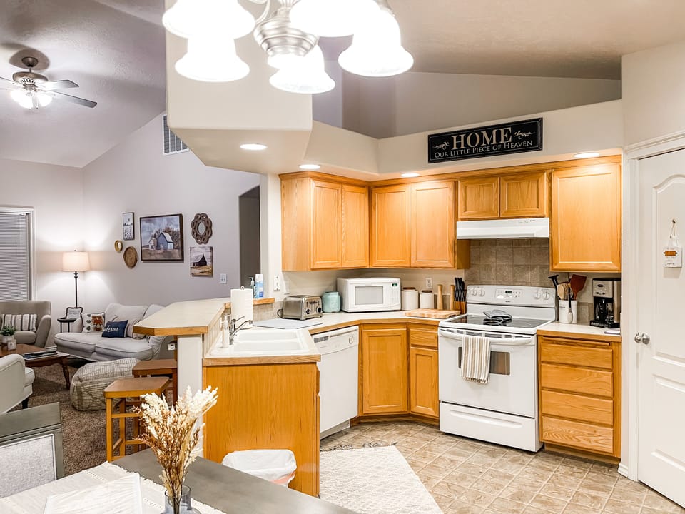 Kitchen equipped with all you need to make delicious meals.