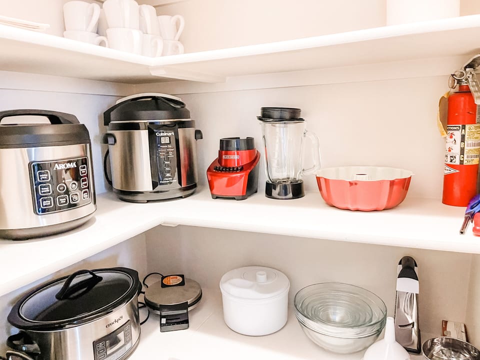 Pantry with enough room for groceries and well equipped.