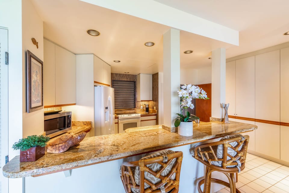 Open floor plan kitchen with breakfast bar
