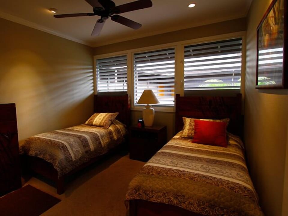 Twin bedroom