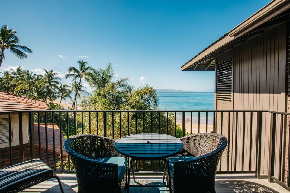 Lanai seating