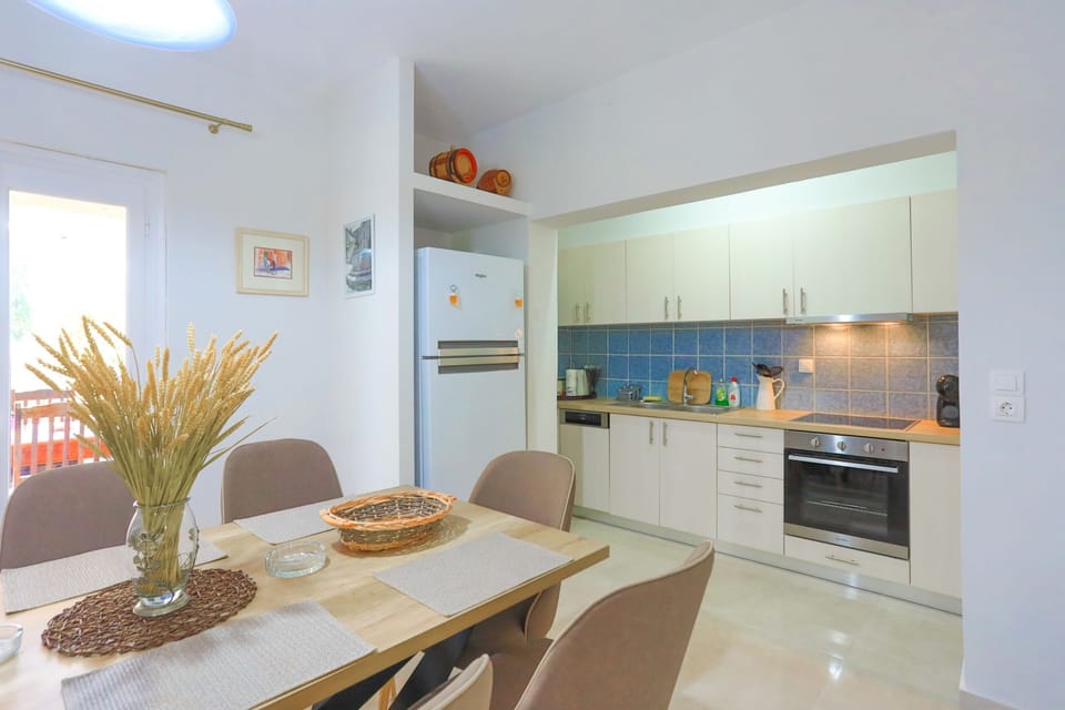 Dining alongside the kitchen