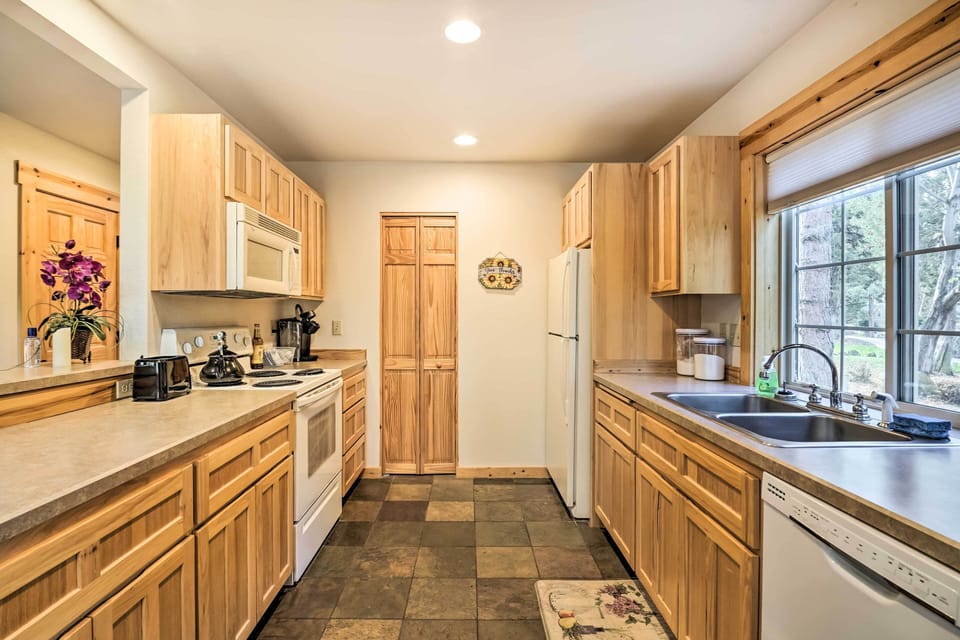 Kitchen | Main Floor | Fully Equipped