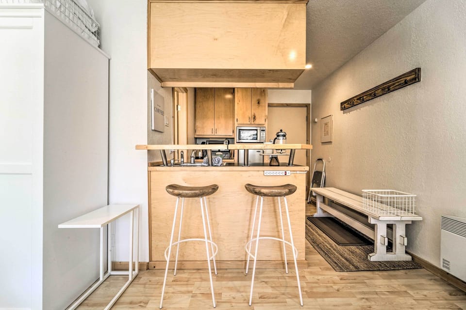 Kitchenette | Breakfast Bar w/ Seating