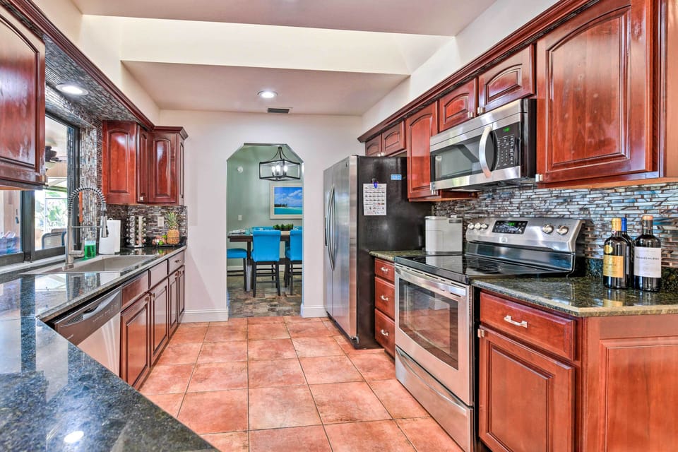 Kitchen | Fully Equipped w/ Cooking Essentials