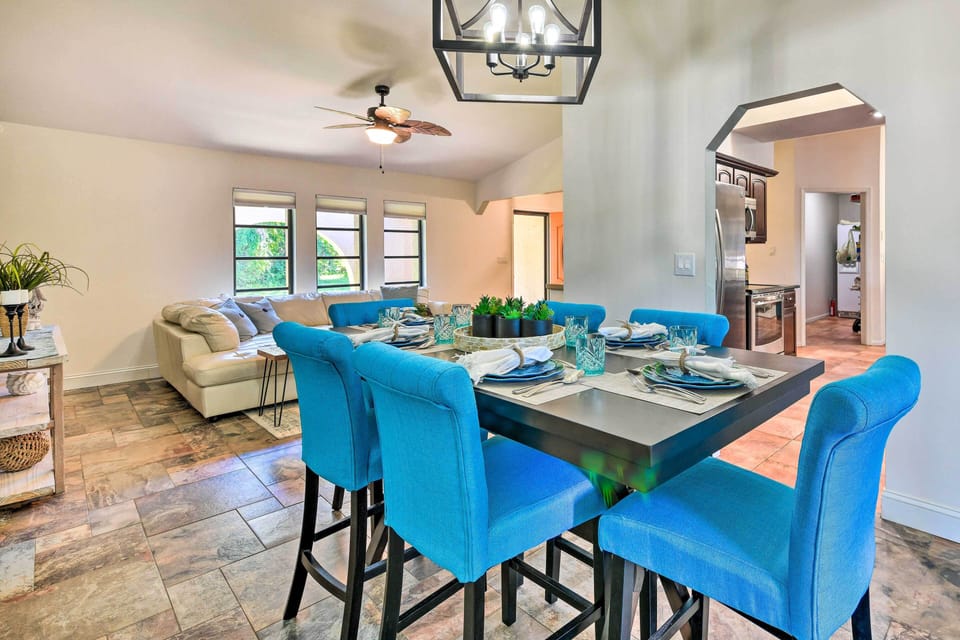 Dining Area | Dishware & Flatware Provided