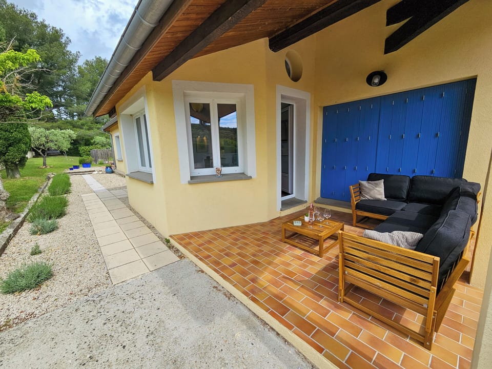 Outdoor lounge