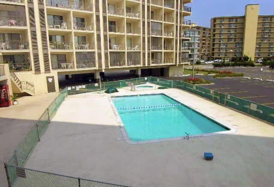 Outdoor-Pool