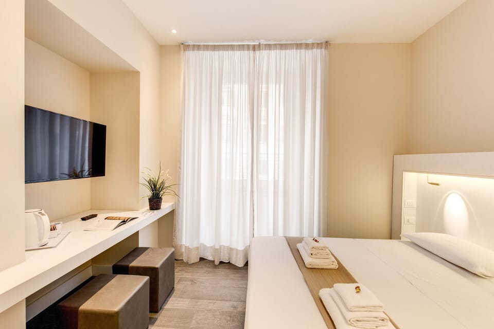 Double or Twin Room | Down comforters, in-room safe, desk, laptop workspace