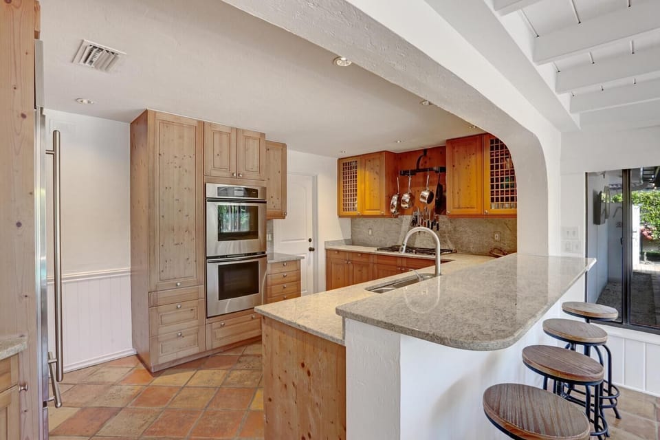 Breakfast bar