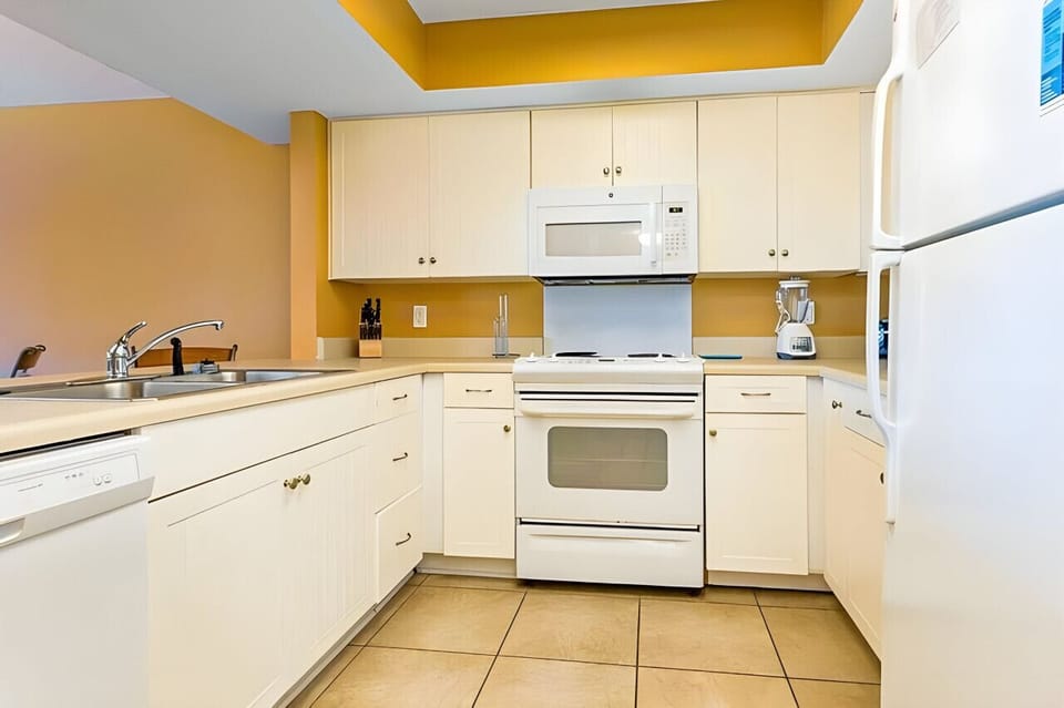 Full kitchen