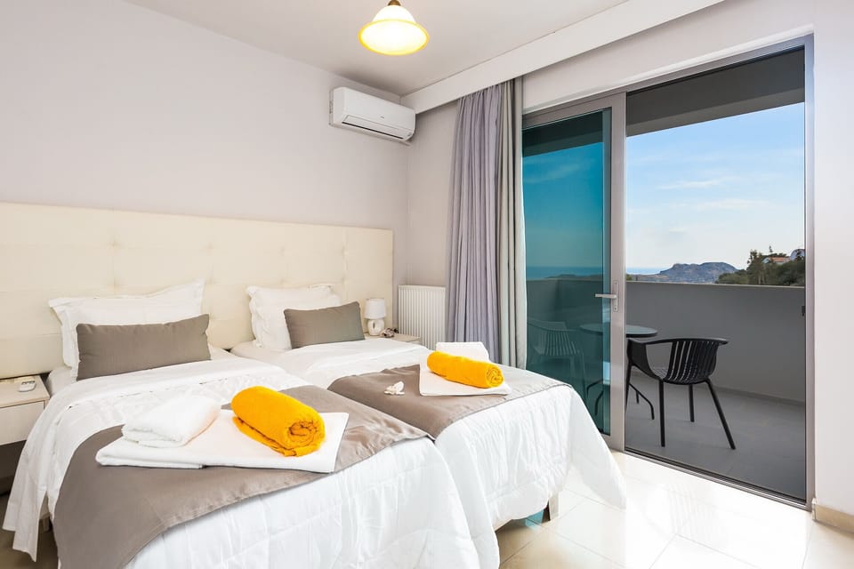 Comfortable bedroom of Great view,Swimming pool,Near tavern and Plakias,Crete