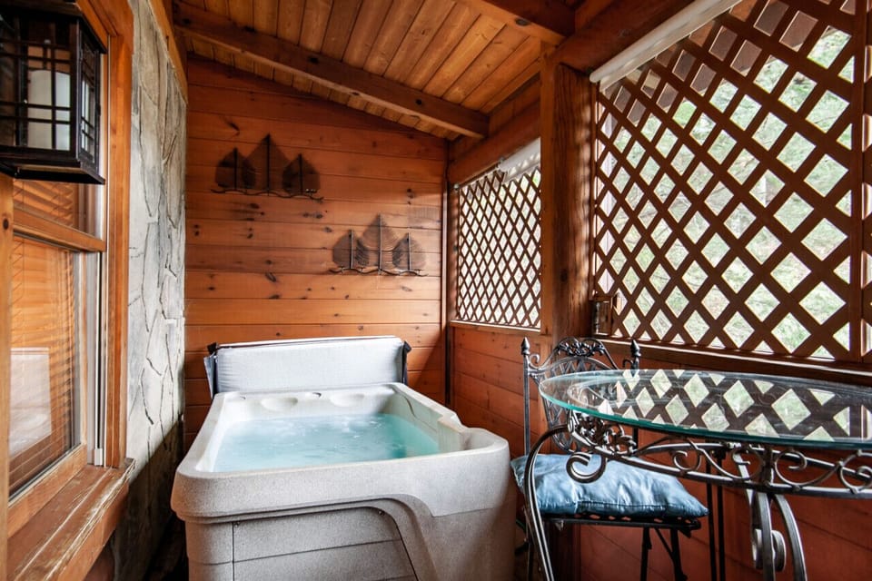 Indoor spa tub