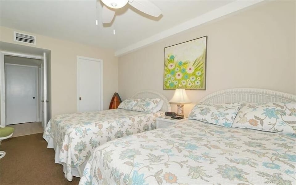2 Double Beds in Gst. Bdrm