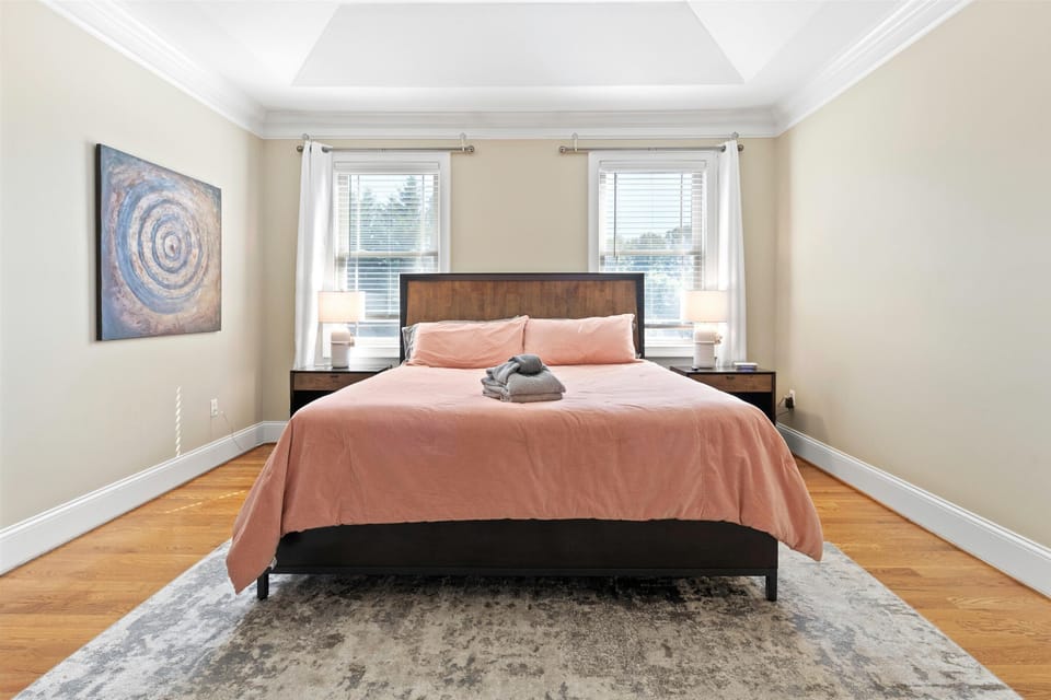 Cozy Master King Bedroom with TV and Ensuite Bathroom. [Bedroom 1]