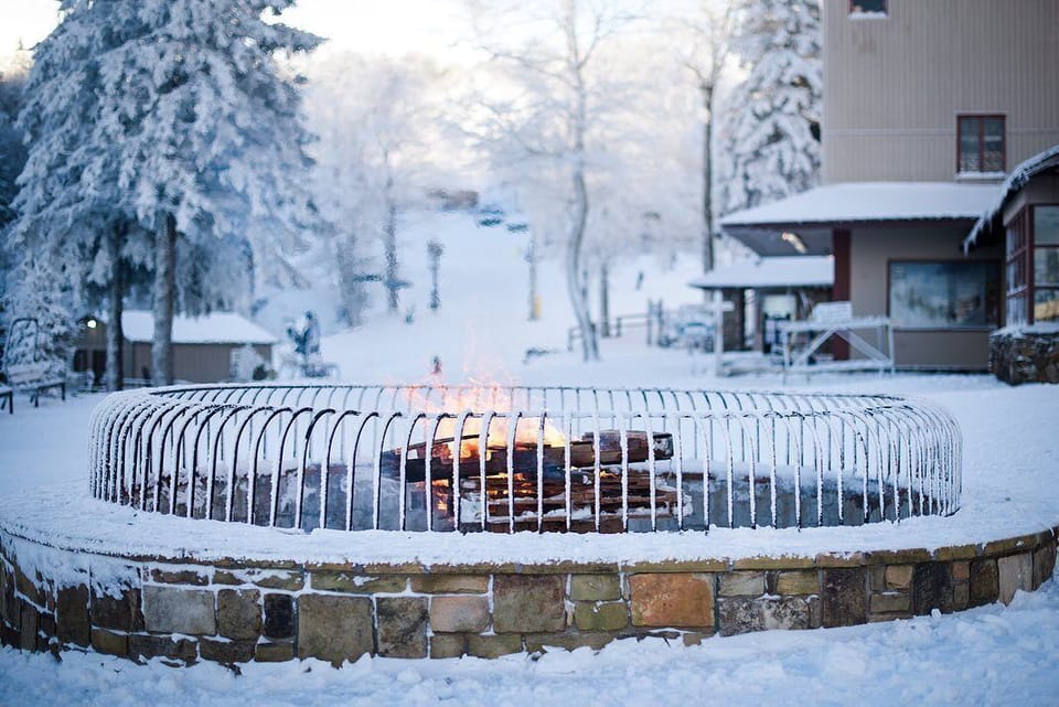 Fire Pits, Fresh air and Fresh Powder! 3 minutes drive to Beech Mountain Ski Resort