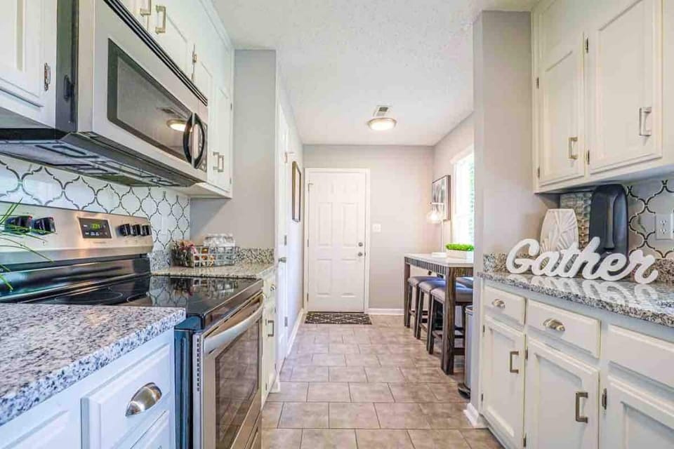 Kitchen. Beautiful back splash, stainless steel hardware, granite counter tops. 