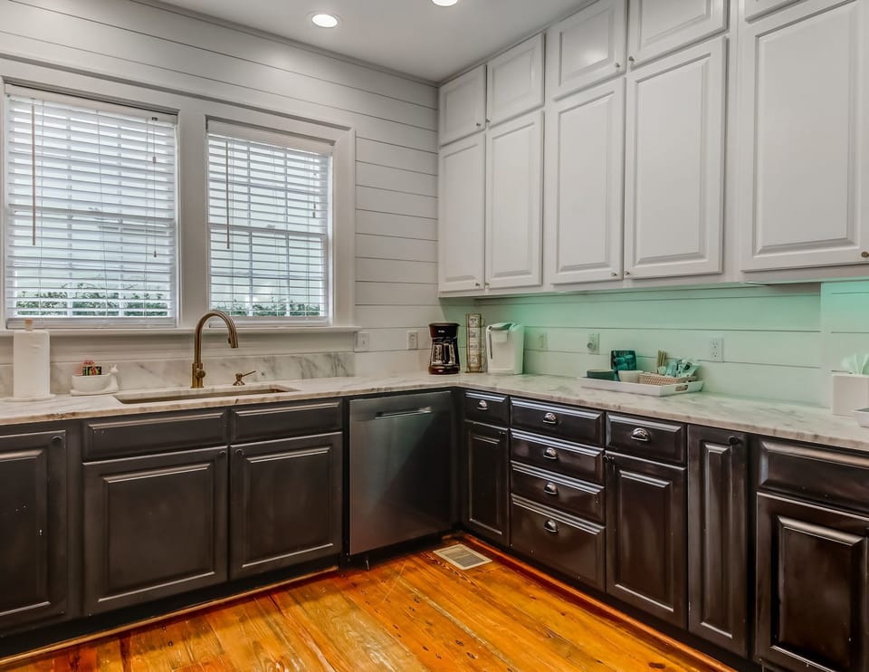 Keurig and drip coffee maker provided in the kitchen.