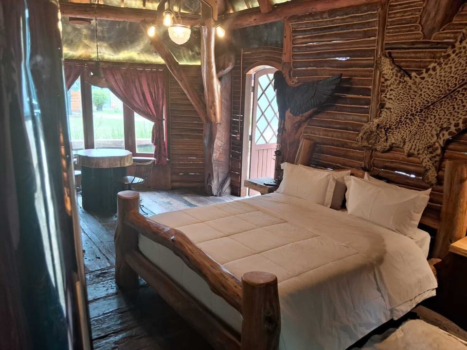 Deluxe Cabin | Hypo-allergenic bedding, individually decorated, individually furnished