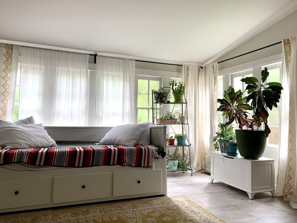 “This little house was so cute and homie”
- C (former guest) 