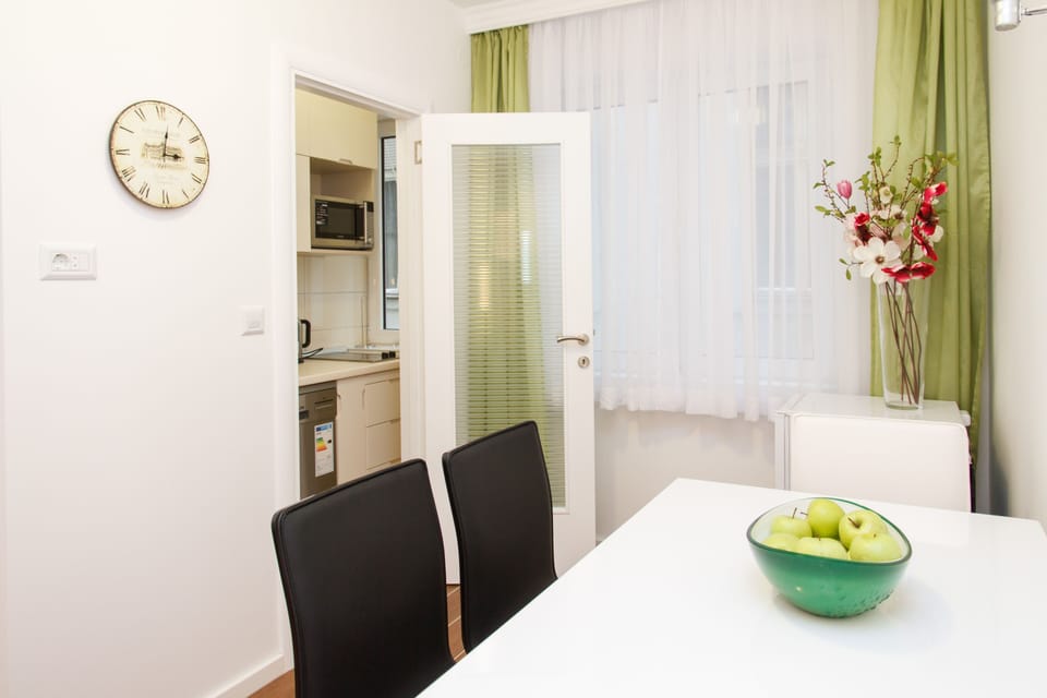 City Apartment | Private kitchen | Fridge, stovetop, dishwasher, electric kettle