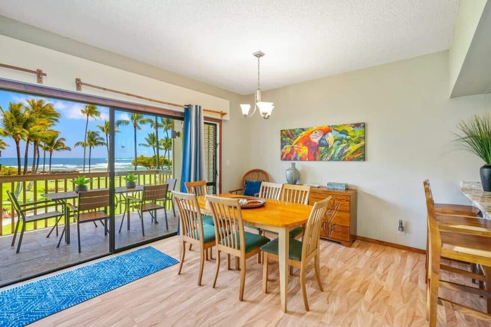 Dining Area/Lanai