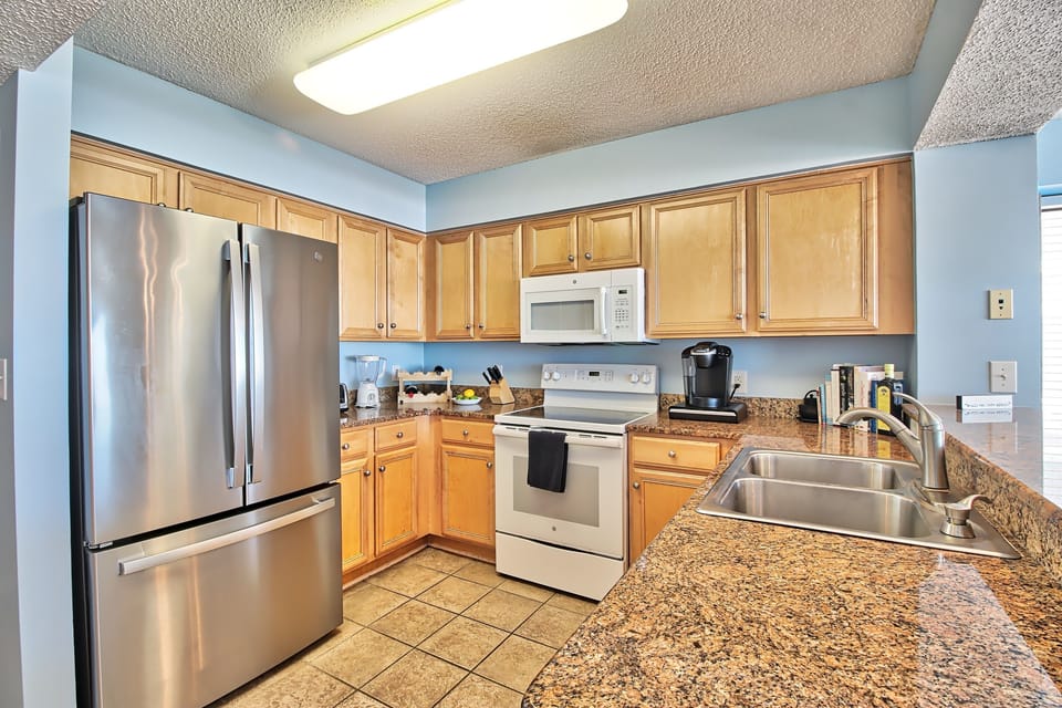 Full kitchen