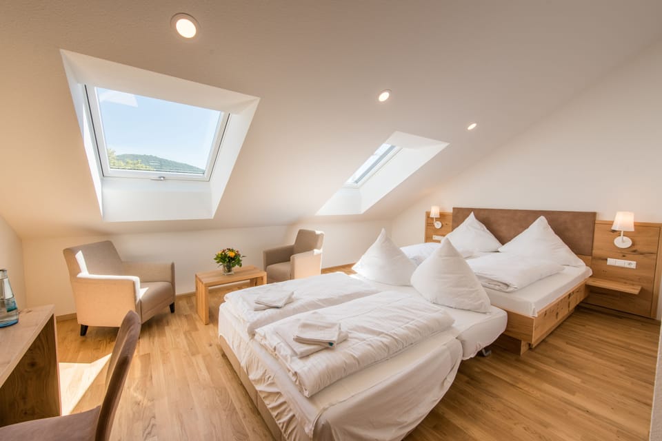 Classic Quadruple Room | In-room safe, desk, rollaway beds, free WiFi