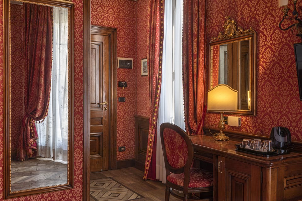Superior Room, Balcony, Canal View | Minibar, in-room safe, individually furnished, desk