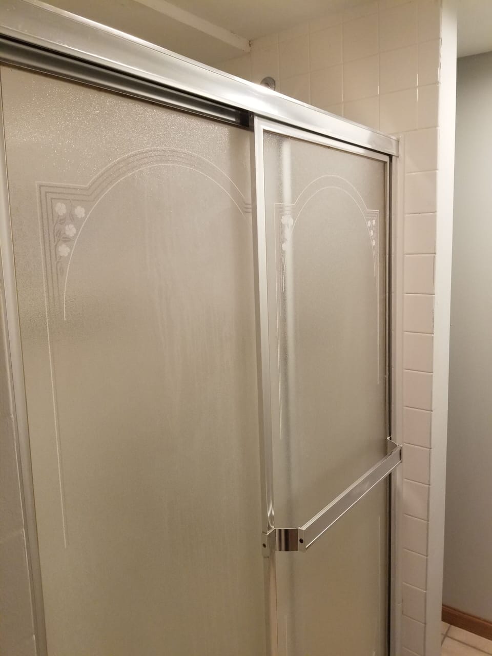 2nd bathroom. Walk in shower.