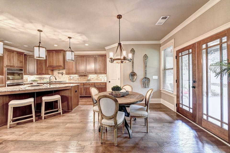 Main kitchen and breakfast area on 1st floor