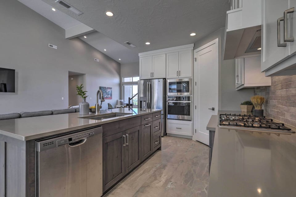Kitchen | Fully Equipped w/ Stainless Steel Appliances | Microwave | Toaster
