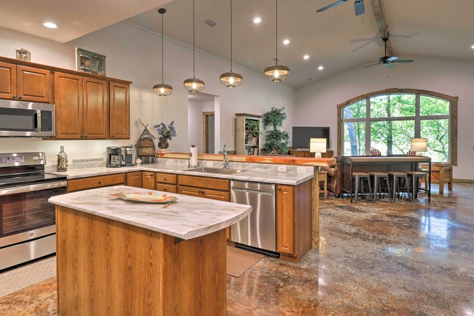 Fully Equipped Kitchen | Drip Coffee Maker | Keurig Coffee Maker