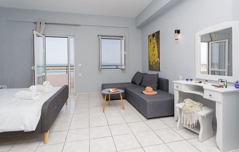 Studio | In-room safe, individually decorated, individually furnished