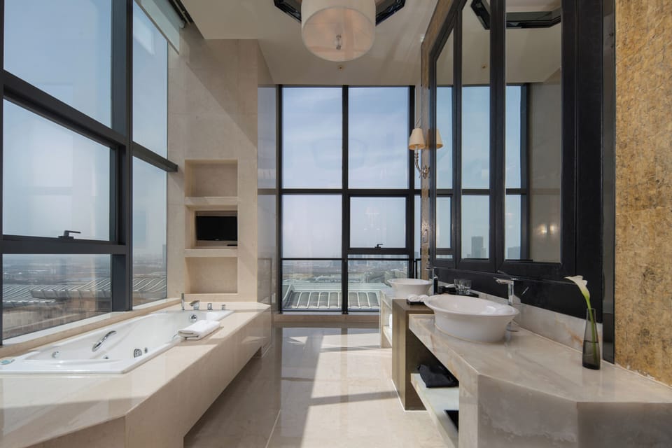 Presidential Suite The Level | Bathroom | Separate tub and shower, rainfall showerhead, eco-friendly toiletries