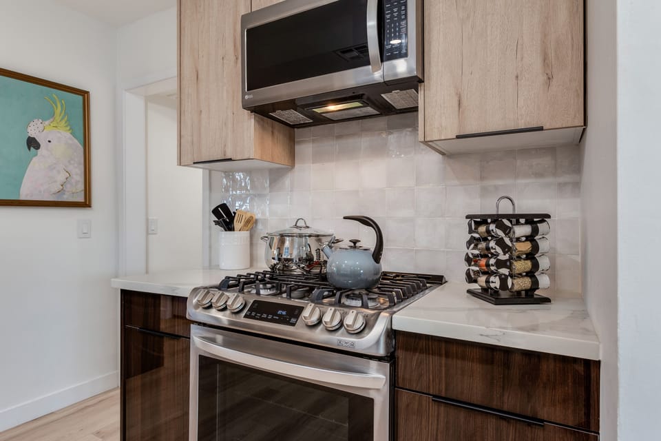 gas range, oven, microwave