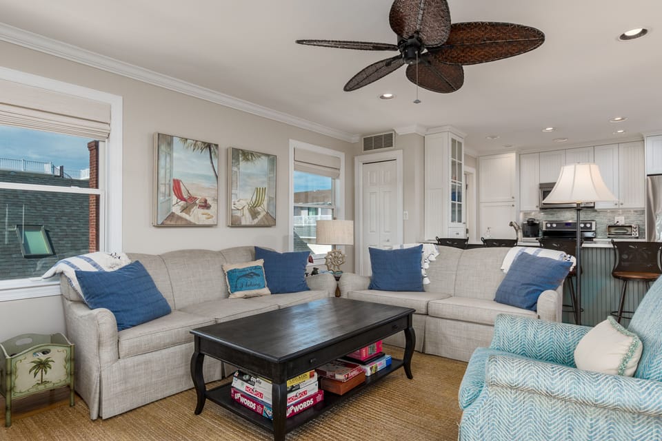 Living Area (2nd Fl)